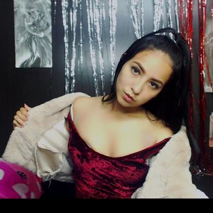 Model - RachellSpell wet