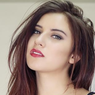 Model - Andrea shadow kawai