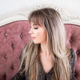 Model - Amelia stockings