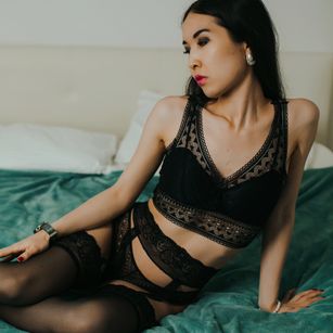 Model - KaliRoses cum