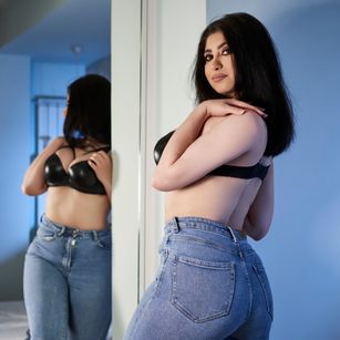 Model - IsabellaMyst dildo