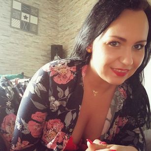 Model - Jenny Kiss stockings