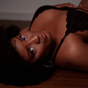 Model - StarlingWhite brunette