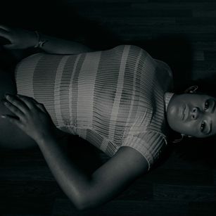 Model - StarlingWhite rub