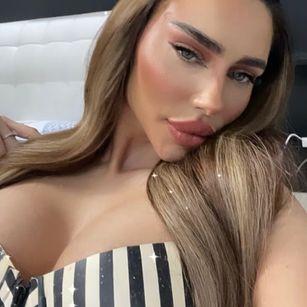 Model - GoddessV tits