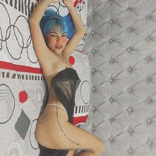 Model - linda collins04 feet