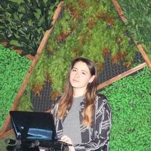 Model - Nura_sey kiss