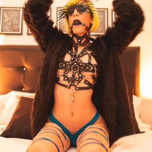 Model - Georgina Knox dildo