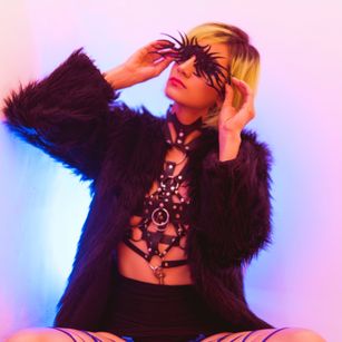 Model - Georgina Knox heels