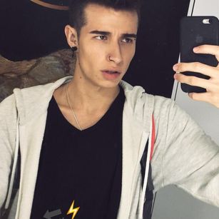 Model - Liam_Bakers latino