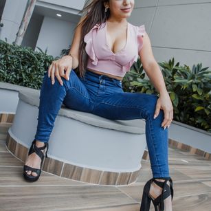 Model - Nicolee Lee rusa