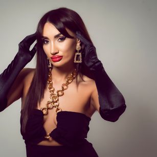 Model - AnnaKarev lips