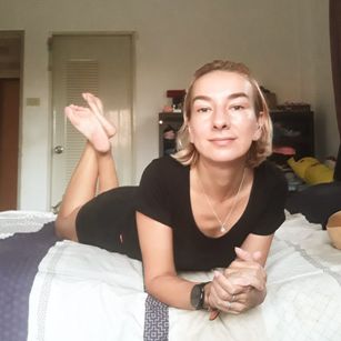 Model - Liana Serpenta footfetish