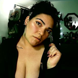 Model - Paulina consolador