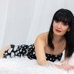 Model - MilanaOswald striptease