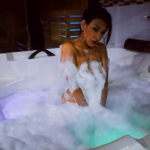 Model - LujuriousDuo dildo