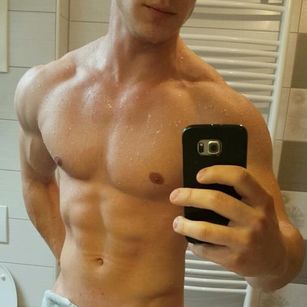 Model - Matt Damon muscle