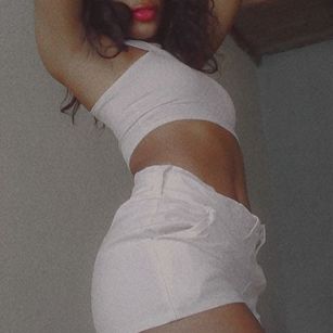 Model - Shania masturbacin