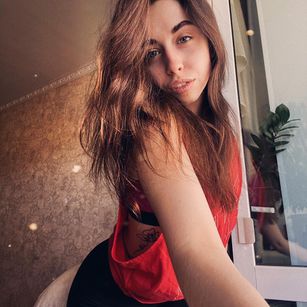 Model - MiaBlossyn bigtits