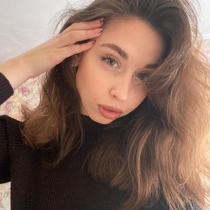 Model - MiaBlossyn boobs