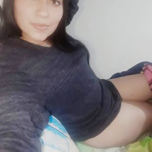 Model - Sofia decker shaved