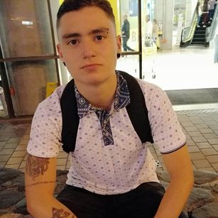 Model - ALEK KOSLOV smoke