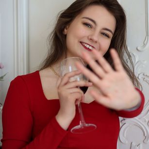 Model - Jennifer darkhair