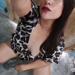 Model - MetziSweet lesbiana