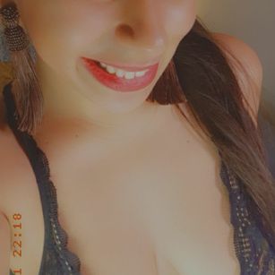 Model - Sofia Lopez brunette