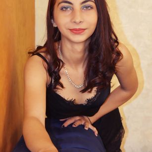 Model - Bella Vidalgo ass