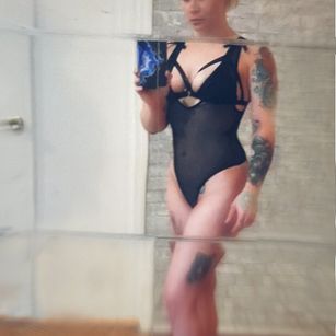 Model - Orianna Grey pale