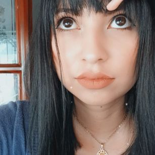 Model - abril squirt