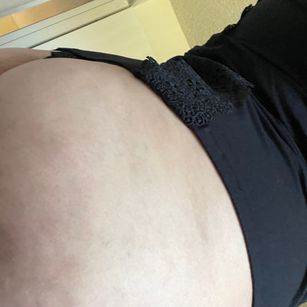 Model - H0ney Dripper bilingual