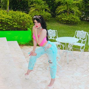 Model - EmilyPrada oil