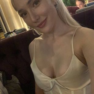 Model - closefriends1 tits