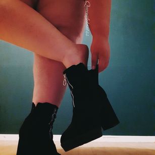 Model - Dutch SSBBW Queen. feet