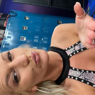 Model - Priscilla dominant