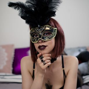 Model - Eve Voss femdom