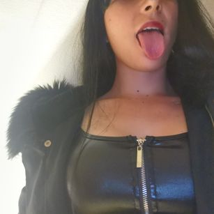 Model - Ariel Violet sexy