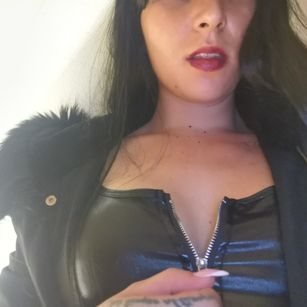 Model - Ariel Violet arielviolet