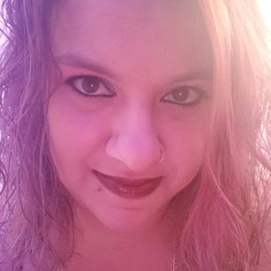 Model - Lisa Smith submissive