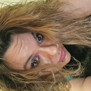 Model - Lisa Smith vibrators