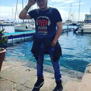 Model - Jonny Lewis Wetshow