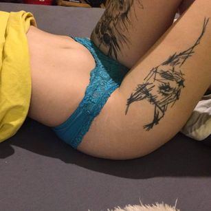 Model - LenaAndLara piercing