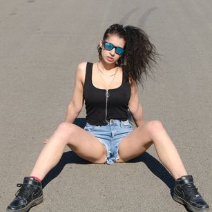 Model - LisyLu masturbation