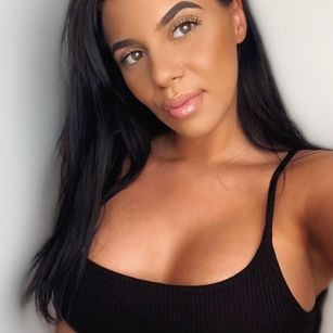 Model - AlyssaDawn curvy