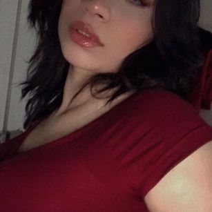 Model - Piera Jones cum