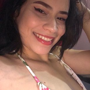 Model - Piera Jones squirt