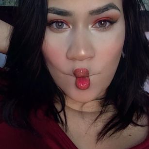 Model - Piera Jones pussy