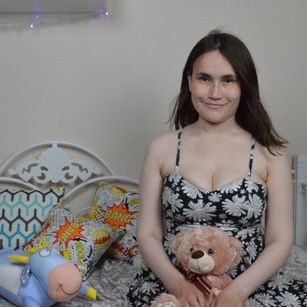 Model - Linaa Ree Housewife